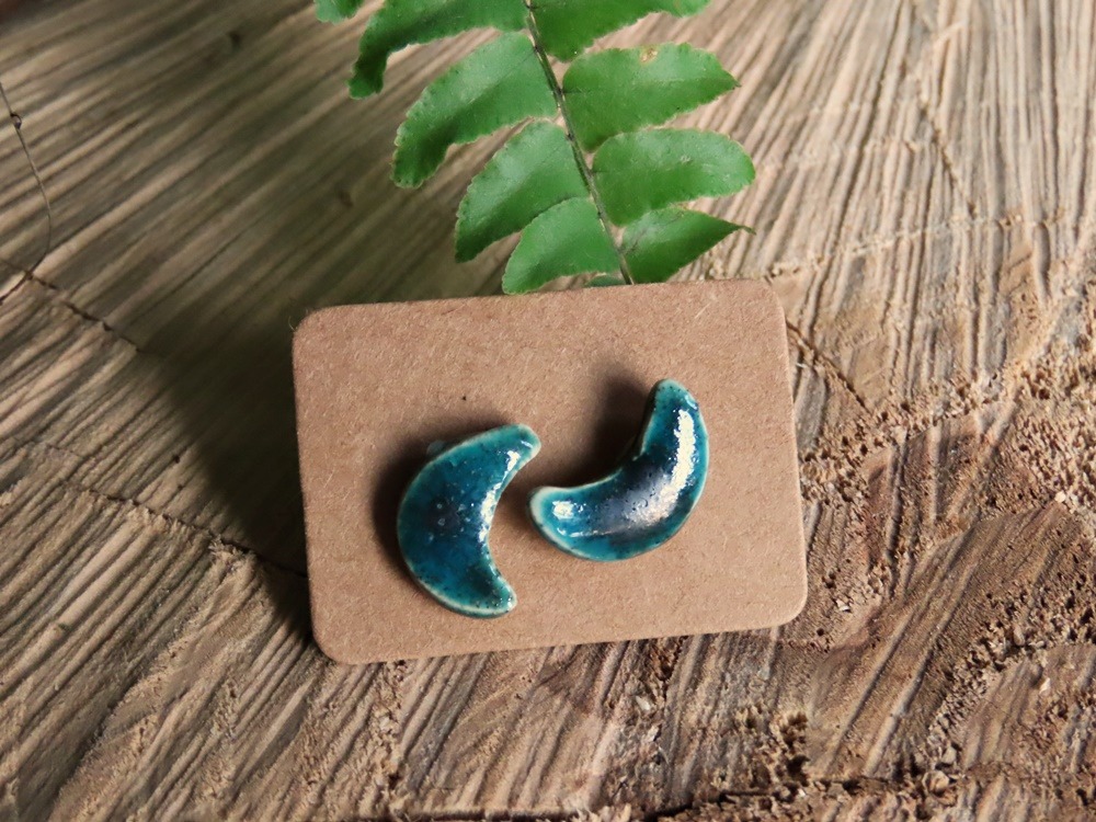 Kolczyki ceramiczne wkrętki księżyce lazurowe