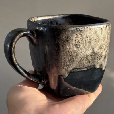 Kubek ceramiczny czarno złoty