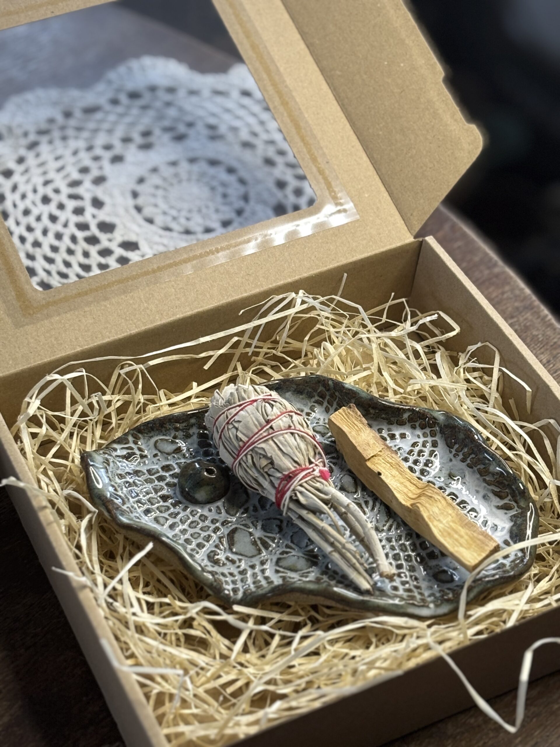 Zestaw palo santo, szałwia, ceramiczna podstawka - obrazek 4