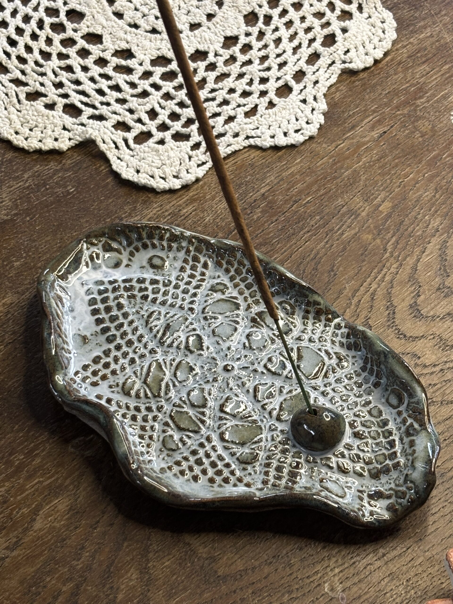 Zestaw palo santo, szałwia, ceramiczna podstawka - obrazek 3