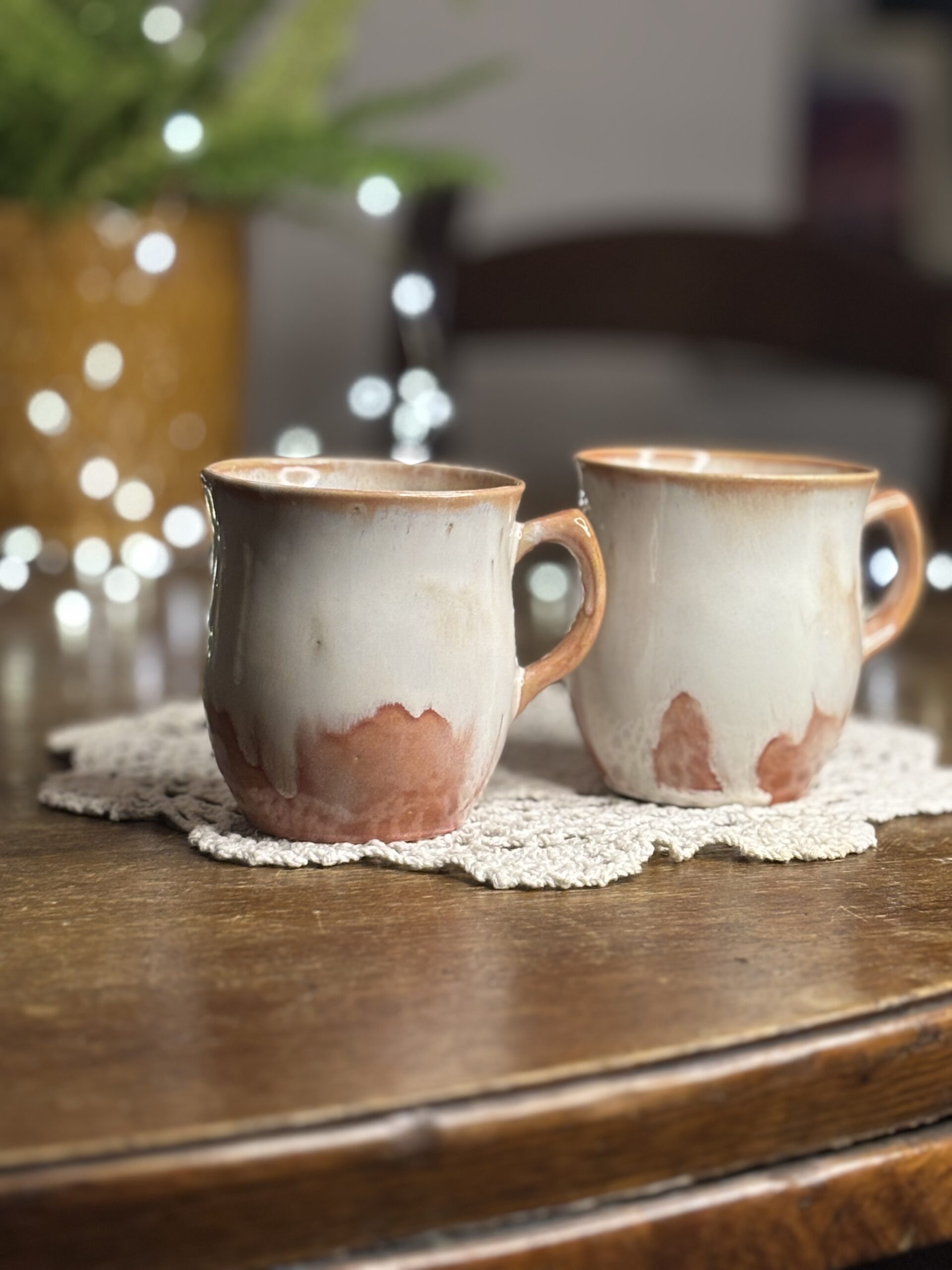Kubek ceramiczny kremowo różowy - obrazek 2