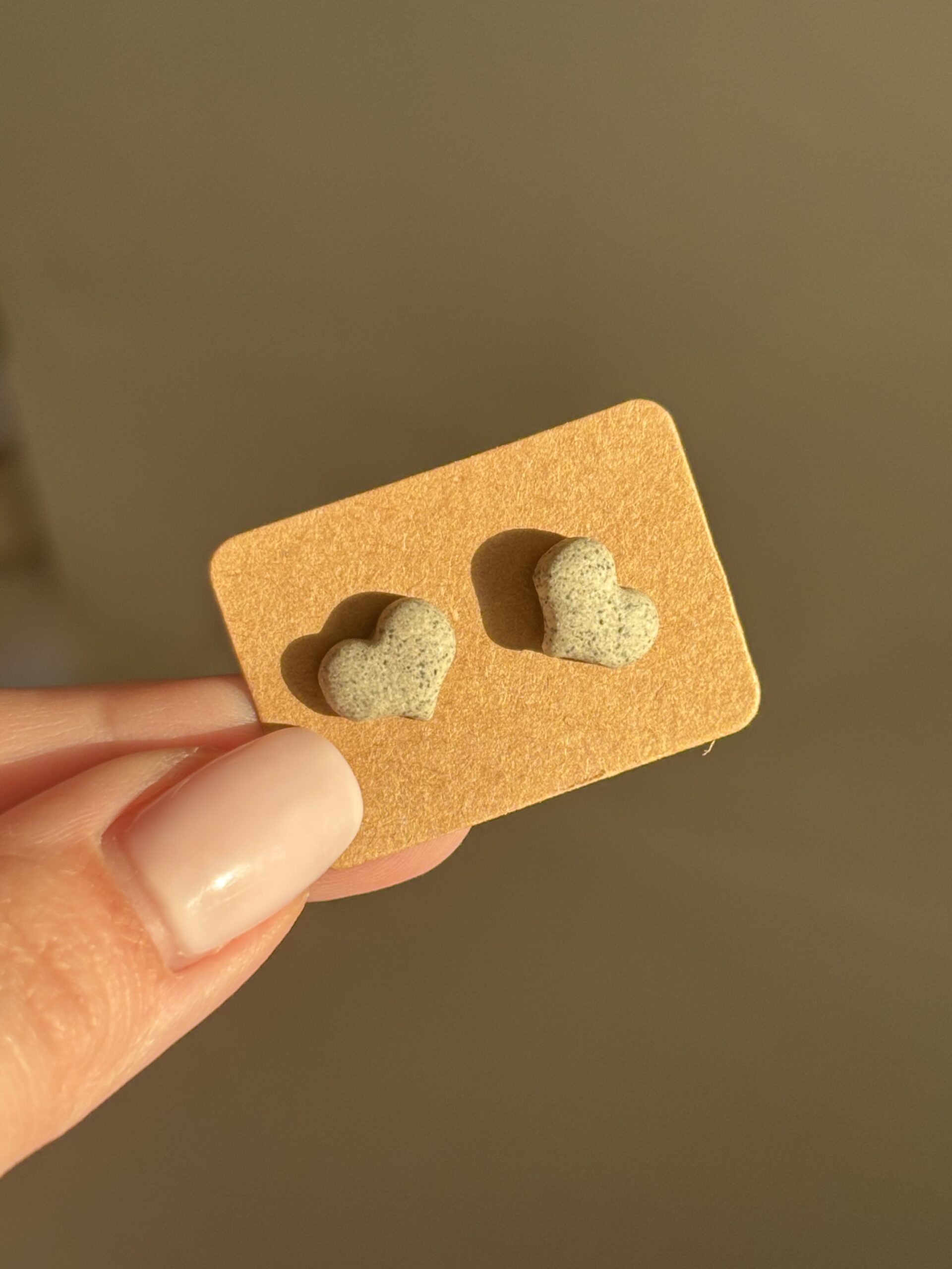 Kolczyki ceramiczne wkrętki serduszka