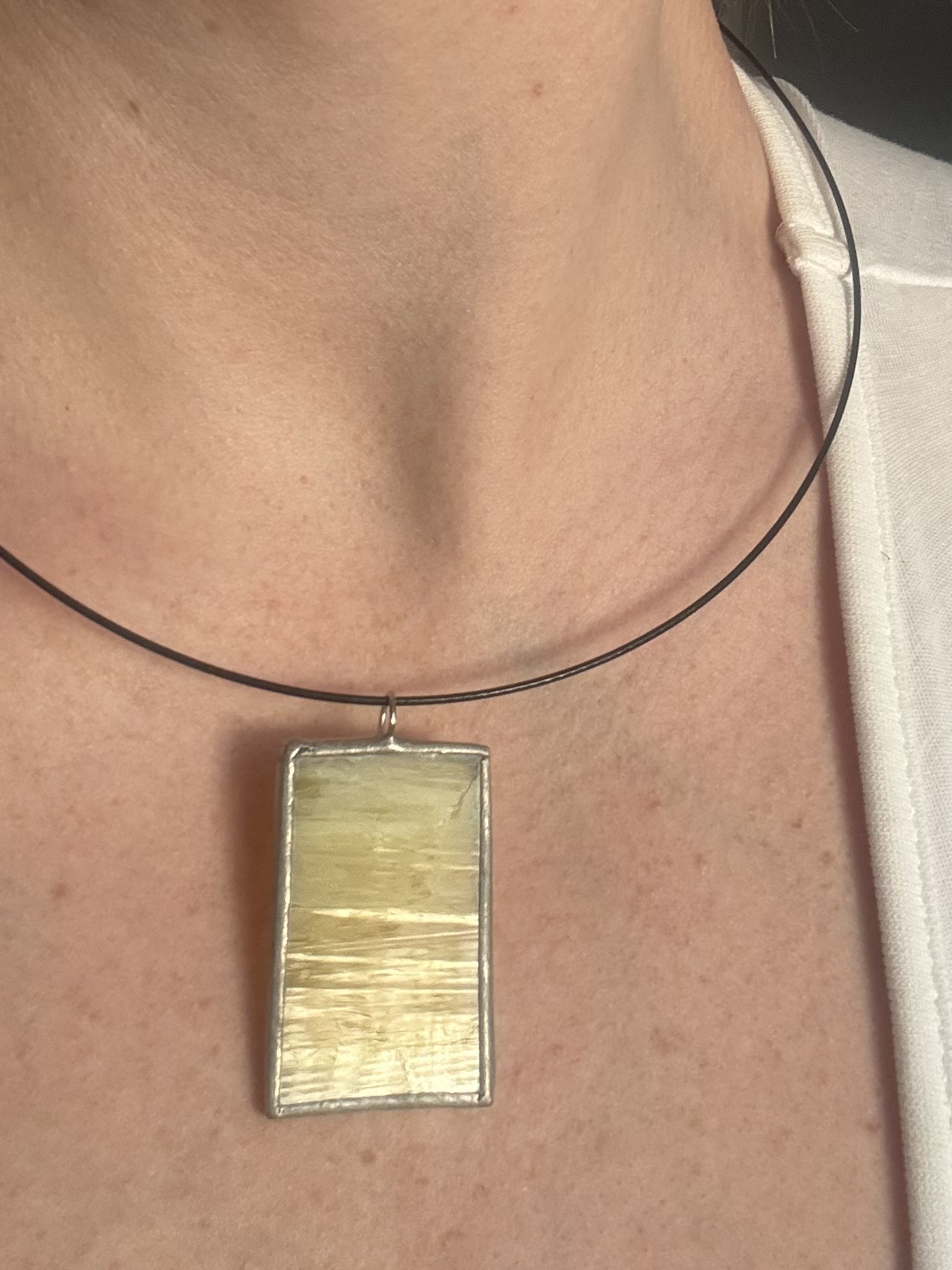 Wisiorek szklany żółty