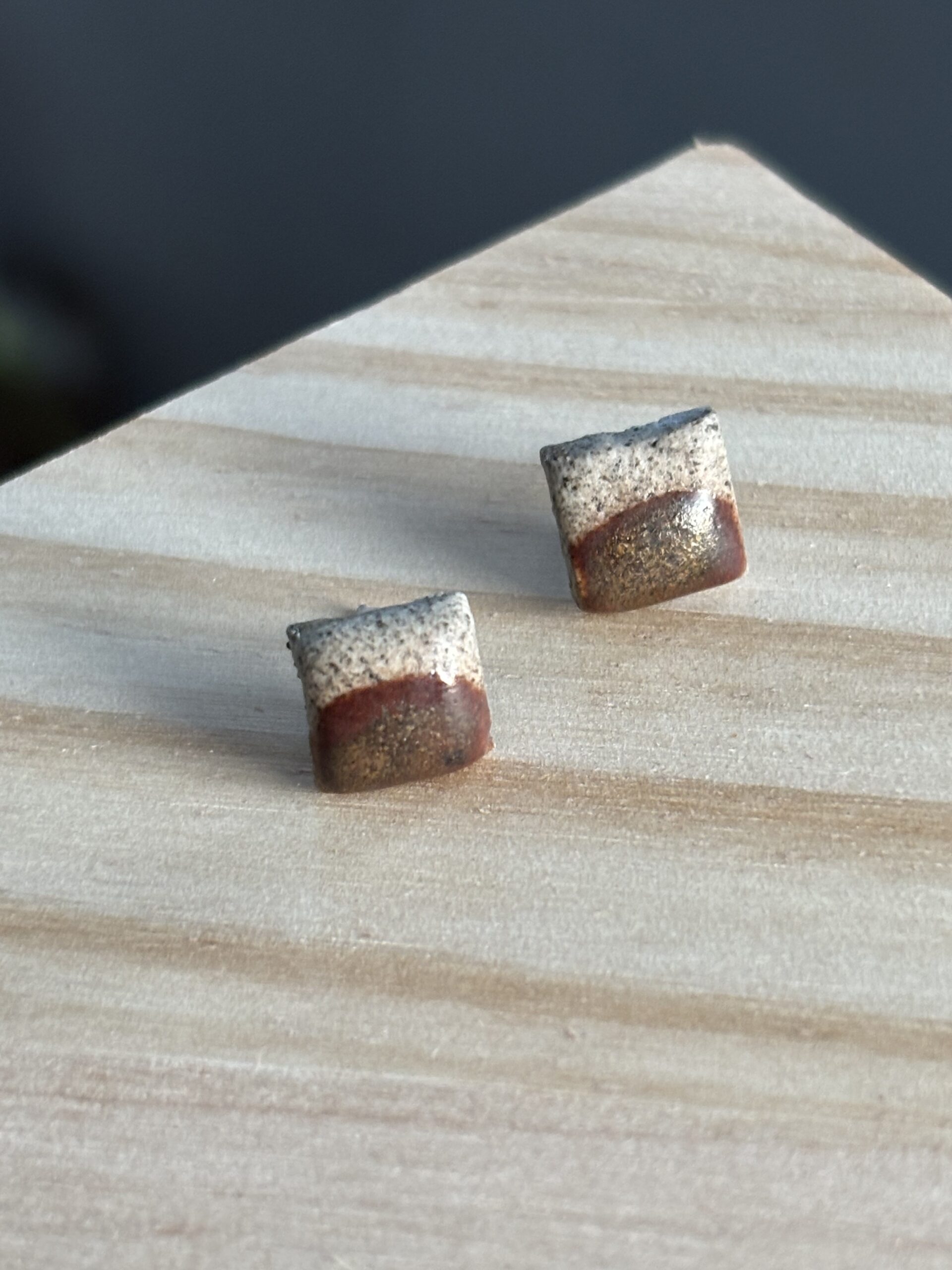 Kolczyki ceramiczne wkrętki kwadraty