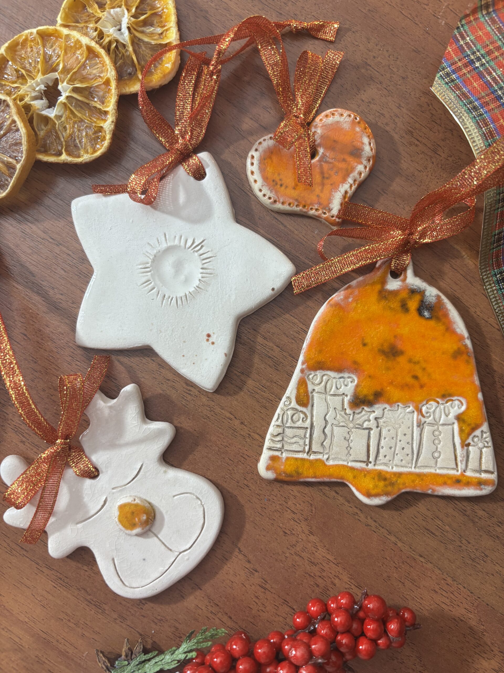 Zestaw ozdób ceramicznych