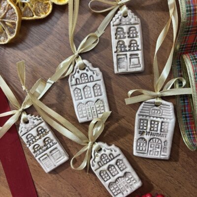 Zestaw ozdób ceramicznych kamieniczki