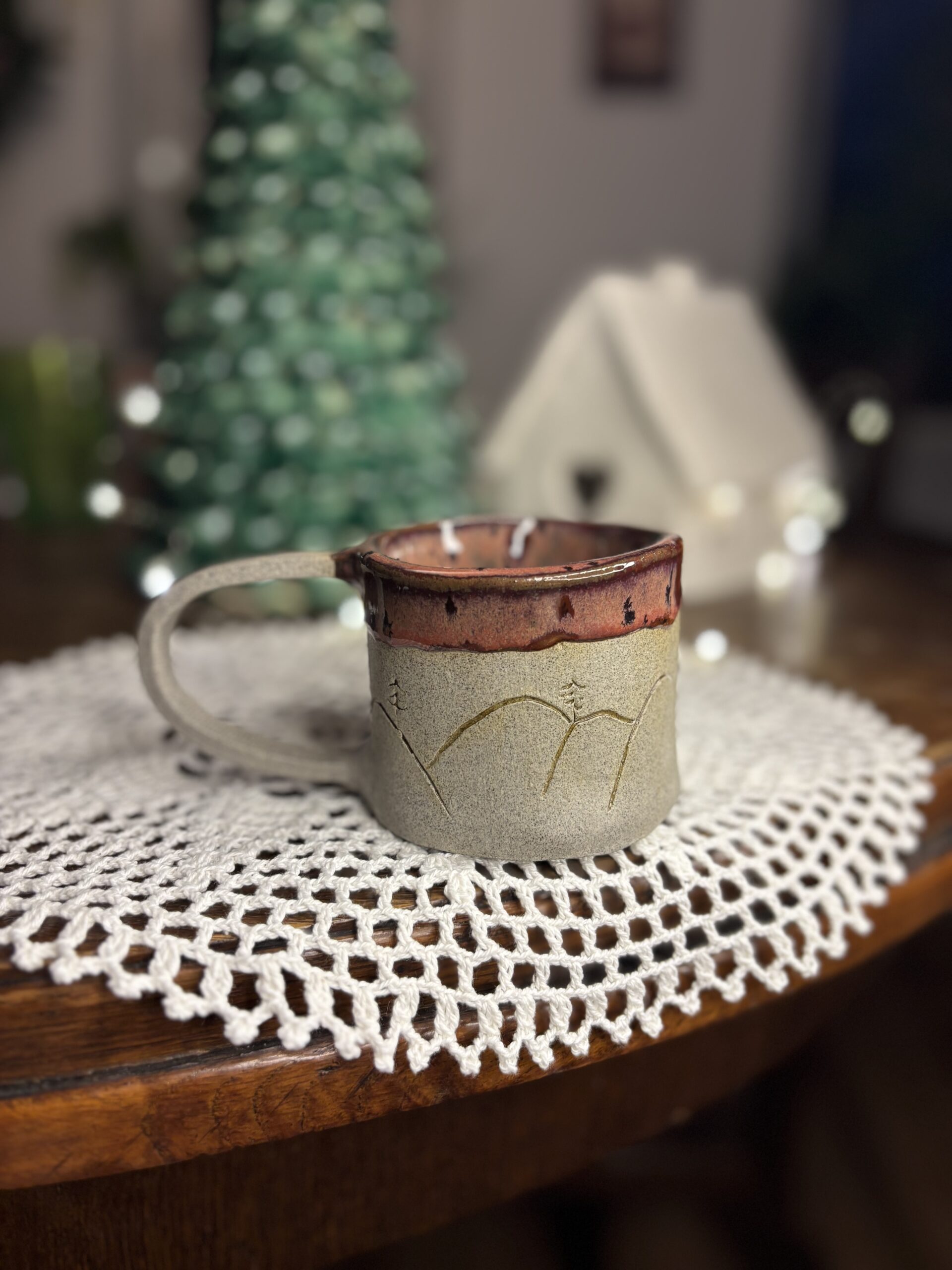Kubek ceramiczny góry bordowy - obrazek 2